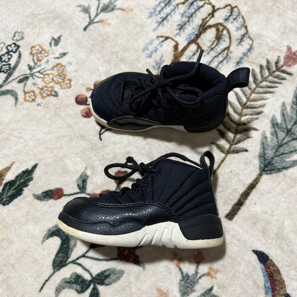 Jordan Kids Black and White Sneakers size 7